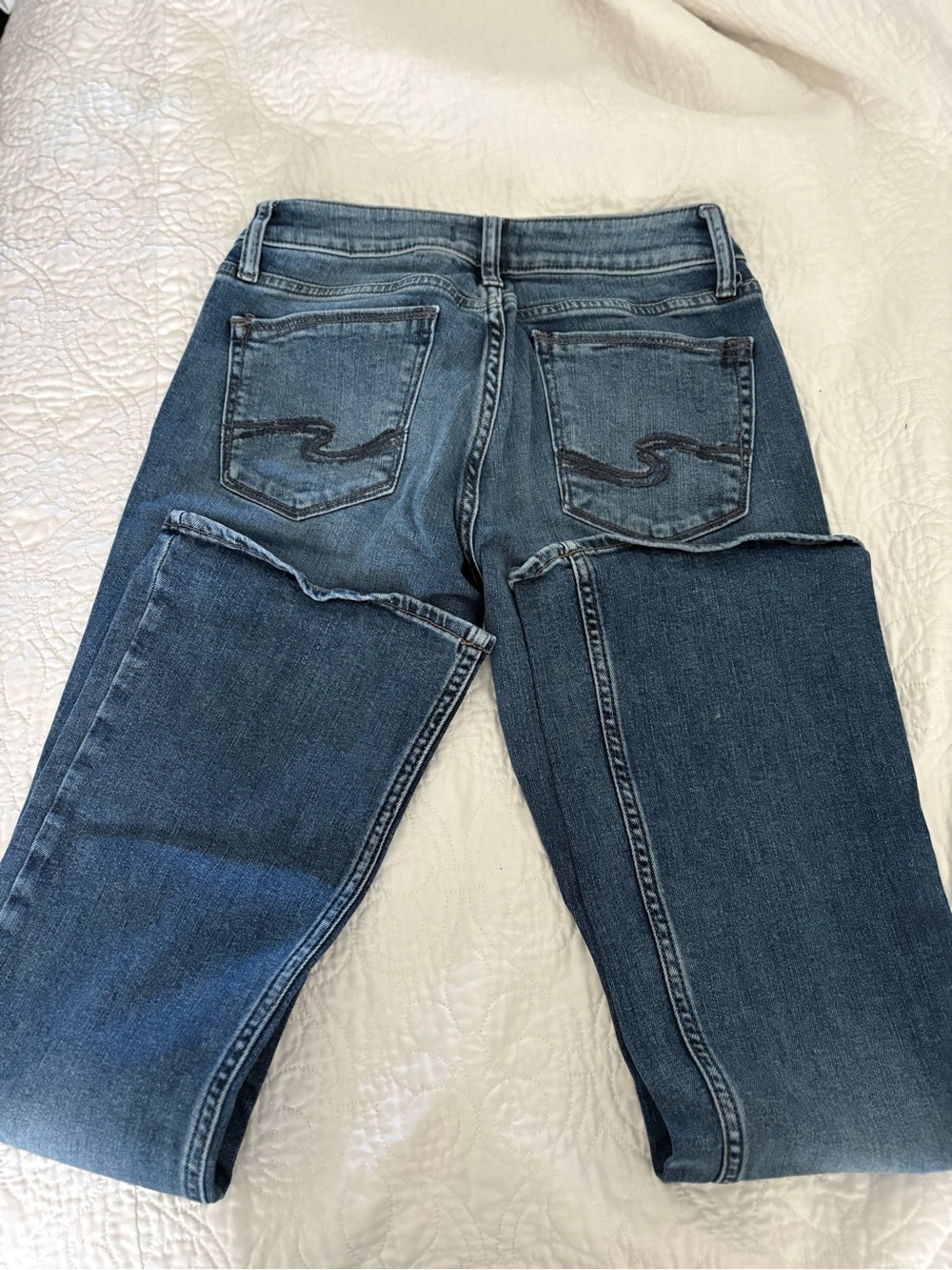 Silver Jeans Women's Straight Leg Dark Blue Denim with Back Pocket Stitch